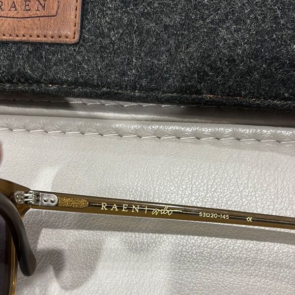 Raen Arlo Sunglasses with Case - Picture 3 of 6